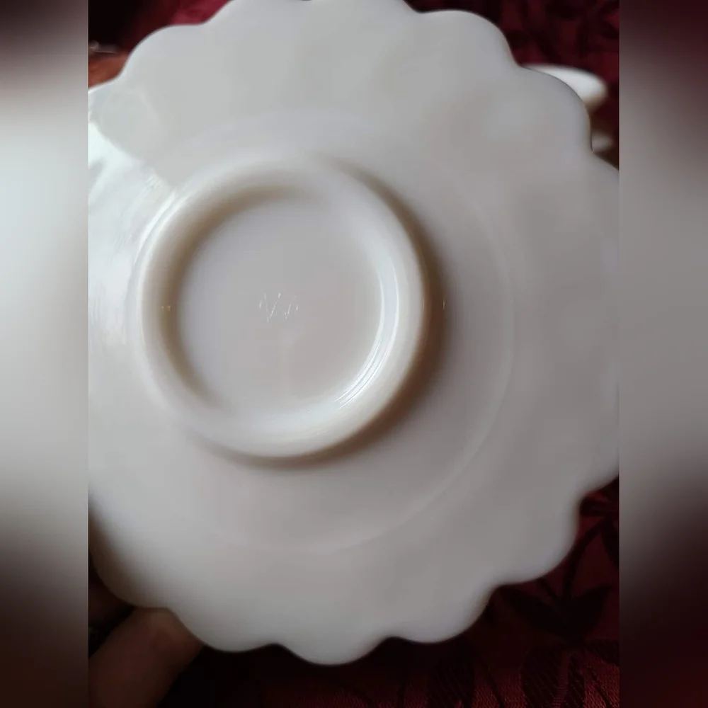 1960's Westmoreland Panneled Grape Milk Glass Mayonnaise/Cocktail Serving Set - Picture 6 of 6